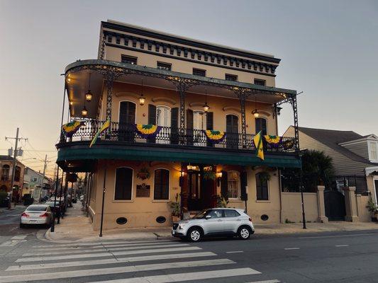 Welcome to French Quarter Courtyard Hotel & Suites