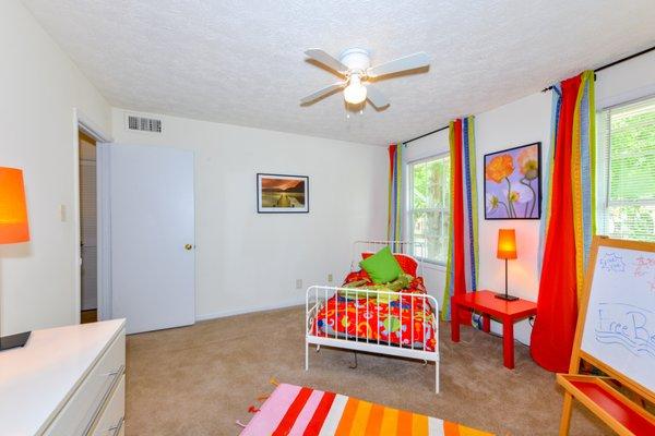 Stratford Arms Apartment Homes - Model Bedroom