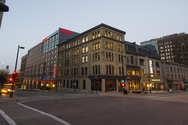 The newest Marriott in Downtown is just steps from top destinations including the Summerfest Grounds and Milwaukee RiverWalk.