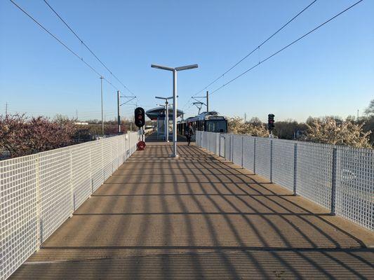 Shrewsbury-Lansdowne I-44 Metrolink platform