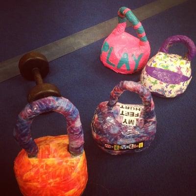 Strength training with handbags at the Kaia FIT gym