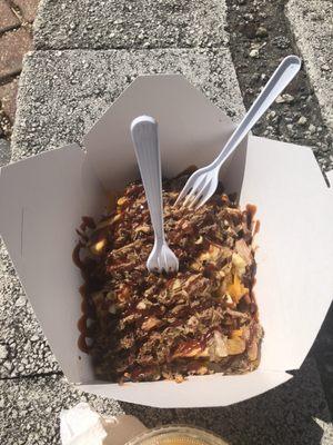 BBQ pork fries with Mac and cheese