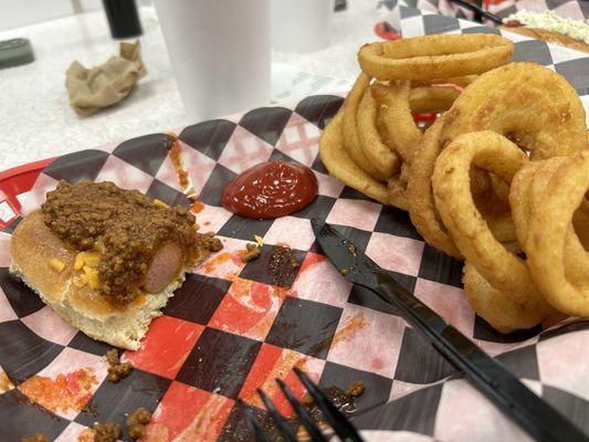 Chili cheese dog w onion rings