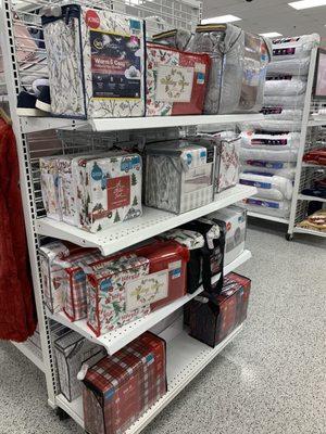 Christmas sheets }:{