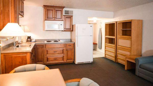 MH WayfarerInn Woodward OK Guestroom RoomKingSmokingKitchenette