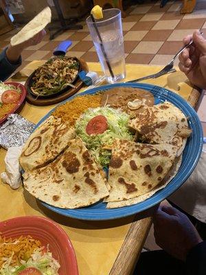 Quesadilla with shrimp & chicken