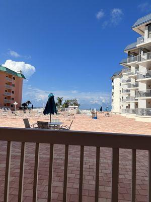 Beach Cottage! First floor unit, walk out to pool! Great place besides the condo Karen's!!