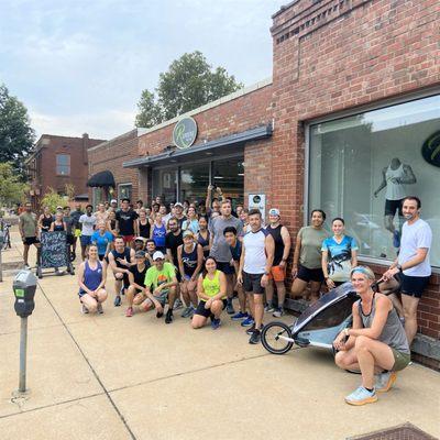 Running Niche Run Club meeting behind the store on a typical Wednesday night at 6:30PM. All paces are welcome at this weekly run/walk group.