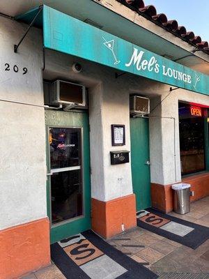 Mel's Lounge exterior