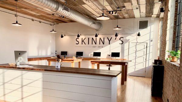 Come see why Skinny's is the best phone repair shop in town! Lifetime warranties and friendly customer service.