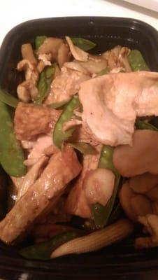 Love this chicken and tofu dish light sauce perfect a definite go to when i am in the mood for delicious Chinese food!!