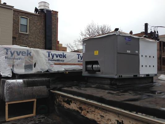 Installation of a new roof-top unit along with custom spiral ductwork for one of Chicago's biggest pizza restaurants.