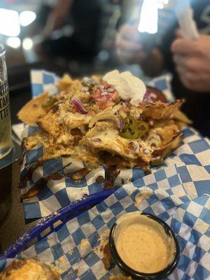 Shredded chicken nachos w/ flour and corn chips