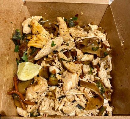 Drunken noodles with dry shredded chicken