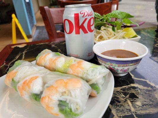 Fresh spring roll is always a dish to start out with!