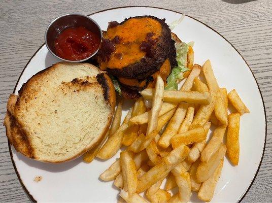 Double bacon cheeseburger, Beacon Pool Bar & Grill, Don Cesar Resort