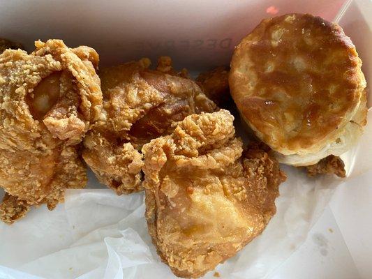 Fried chicken 4pcs) and biscuit