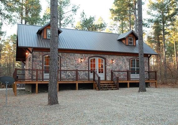 The Coach House Cabin in Broken Bow