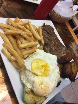 Celebrating Perú!! Enjoying lunch on Peru's independence day. Excellent Aji de Pollo, Bistec lo pobre y Tallarines Verdes