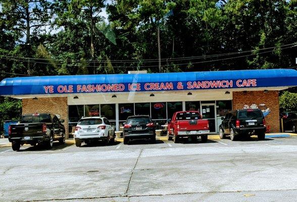 Ye Ole Fashioned Ice Cream and Sandwich Cafe