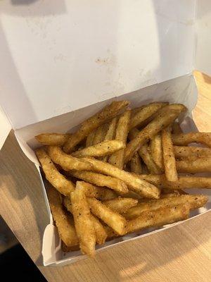 Side of Cajun Fries. They don't hold up well in cardboard box.