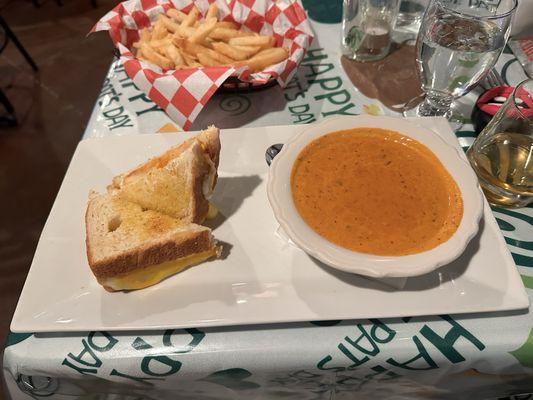 Grilled cheese with tomatoes bisque