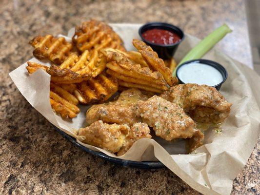 Boneless wings and fries