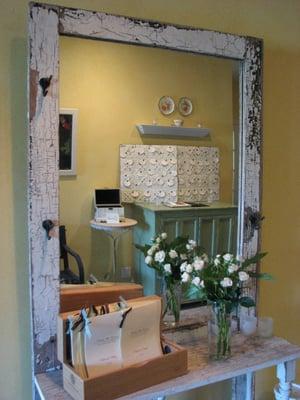 The lovely foyer area- using the existing furniture to display the escort cards