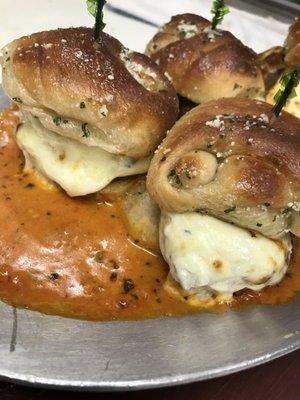 GARLIC KNOT SLIDERS