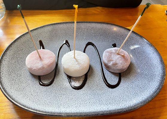 Mochi ice cream trio:red bean,vanilla chip, salted caramel