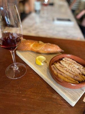 My favorite combo. A nice bottle of Pinot Noir, Minerva mackerel in oil, and baguette. Heavenly!