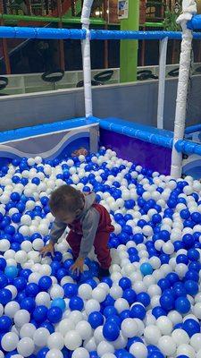 Ball pit for 2-7