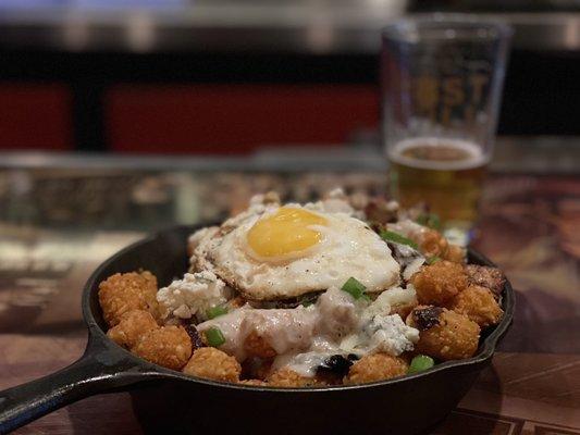 Tater tot poutine