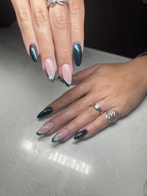 Here's the another angle of my right hand like I mentioned in my review Jazmin the owner had painted my fingers and toes