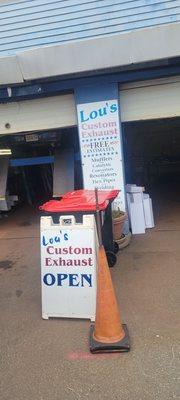 This is the little Lou's shop. Quick and fast Service