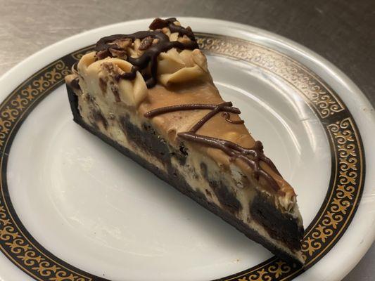 Snickers cheesecake