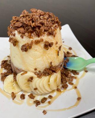 Chocolate and banana snow with bananas, coco pebbles, and caramel drizzle.