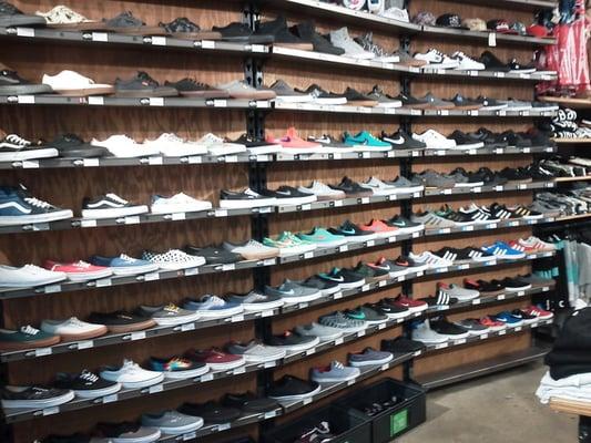 Zumiez - Vans, Emerica, Nike SB, Adidas Skateboarding, Supra, Lakai, DC, DVS, Skate Shoes, Skateboarding Shoes In Bellevue WA area. Seattle