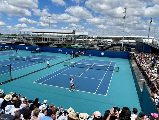 The crowd watching Carlos Alcaraz practice on Court 10.