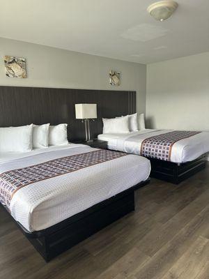 Deluxe room with 2 queen beds