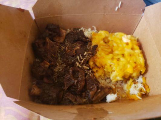 Oxtail, macaroni and cheese and white rice.