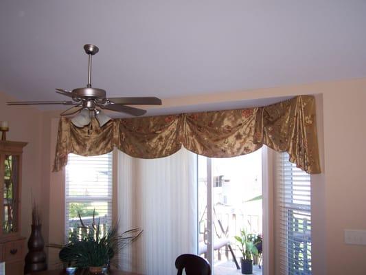 Bay Sliding Door Valance.