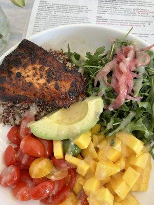 Salmon, Mango and Quinoa Salad with the most delicious homemade vinaigrette