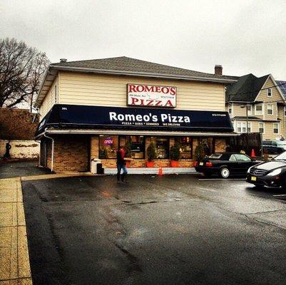 Romeo's Pizza @ Passaic Park, NJ.