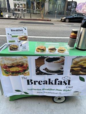 Look at this cute vegan/vegetarian AM Breakfast cart Downtown LA