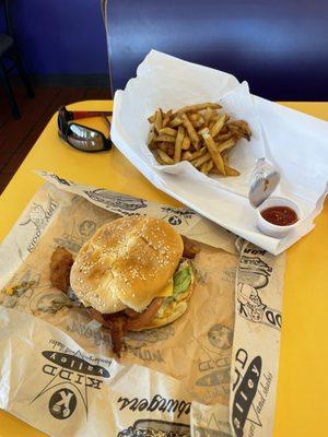 Bacon Cheeseburger, Fries.