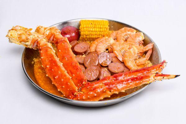 King Crab Legs with Sausage and Shrimp