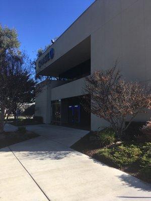 The entrance of chase bank on Walnut