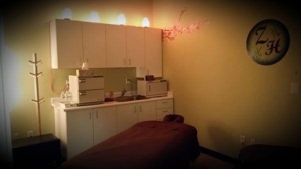 This is the couples massage room.  Two massage tables, salt lamps, pretty decor.  Tables are "deluxe".  The tables are electric and heated!