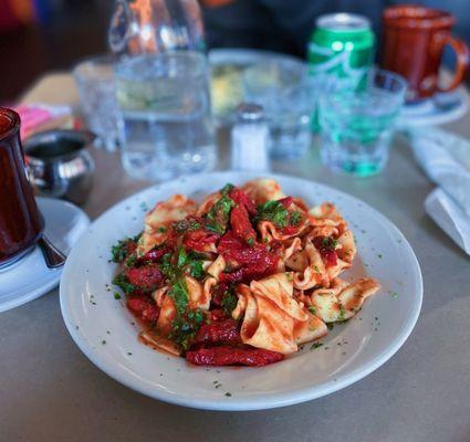 Pappardelle Cavolo, Pomodorini Secchi e Salsiccia